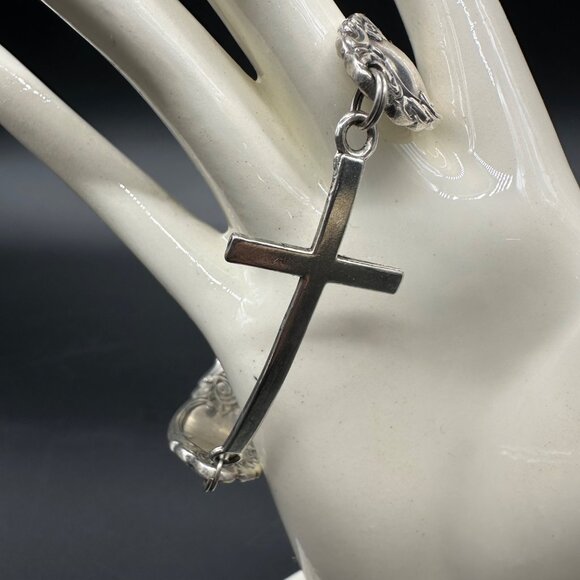 Vintage Spoon Bracelet Cross Charm Magnetic Clasp Silver Toned Smiths Retro - Picture 1 of 10